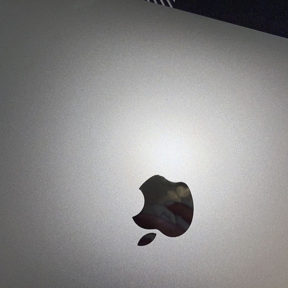 Apple MacBook Pro 13” Display with Touch Bar - Picture 13 of 15